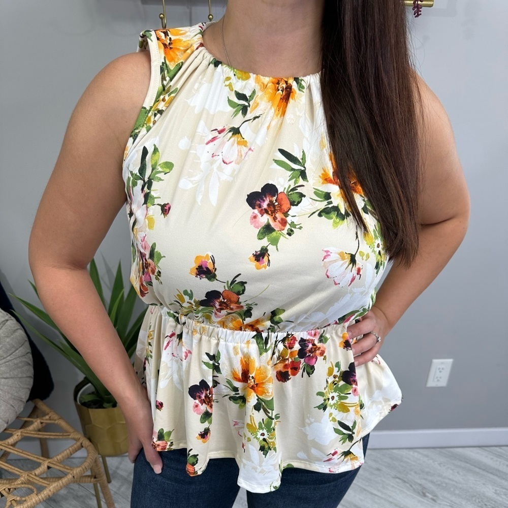 Sleeveless Floral Top - Picture 3 of 3